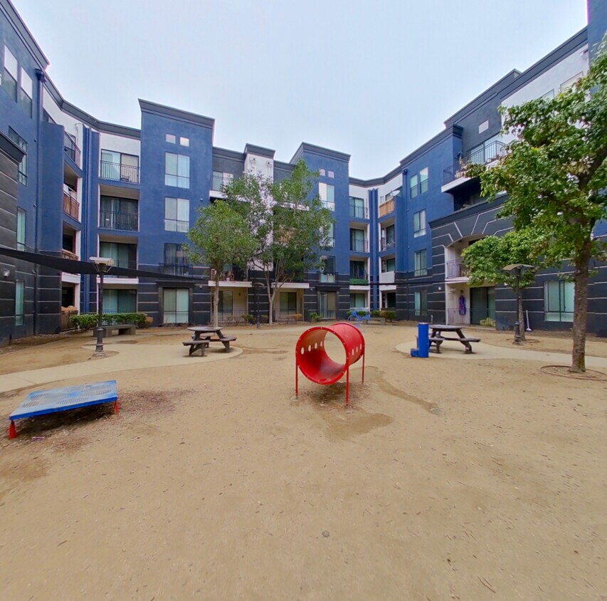 3D Tour - The Gallery at NoHo Commons Apartments