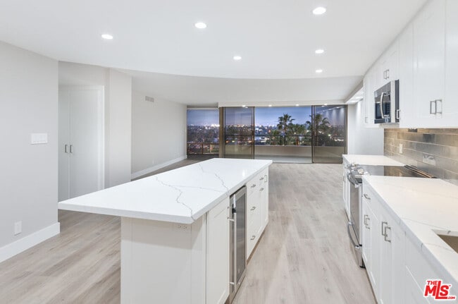 Building Photo - 4265 Marina City Dr Unit 415