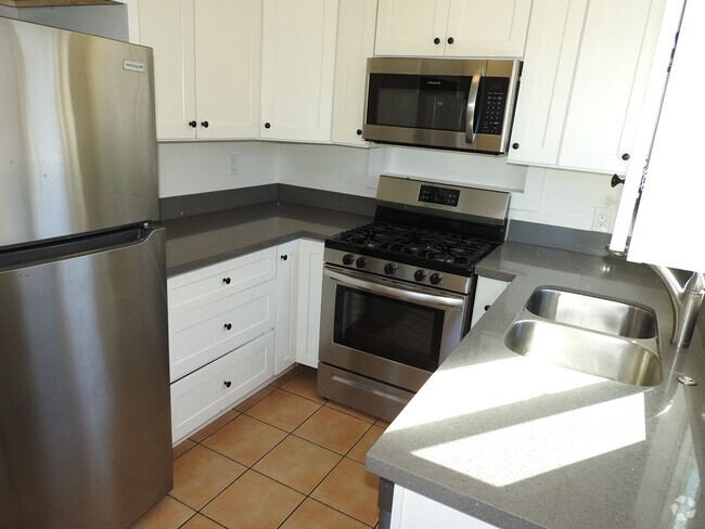Building Photo - 1245geor Unit 1245 Rental