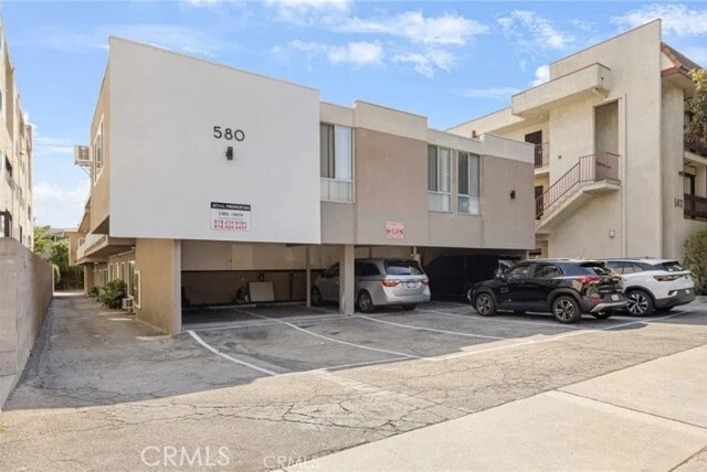 Building Photo - 580 W Stocker St Unit 8