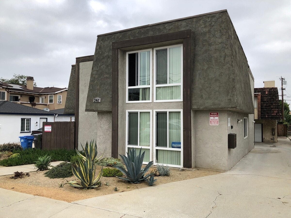 Photo - 2411 Mathews Ave