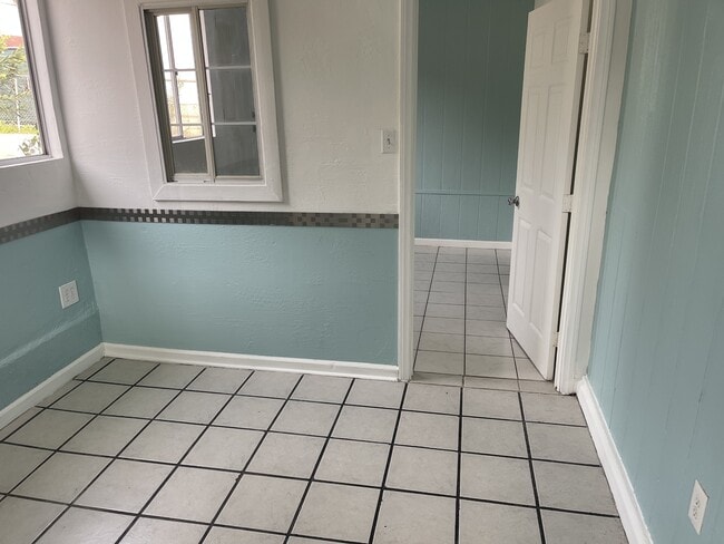 Photo - 216 E Mission Rd