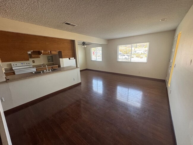 Photo - Updated 2 Bed / 1 Bath Condo in Lakeside
