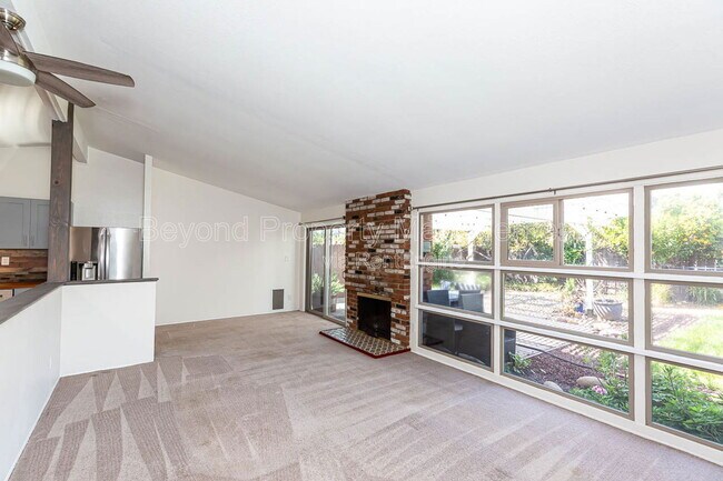 Photo - 4654 Glacier Ave