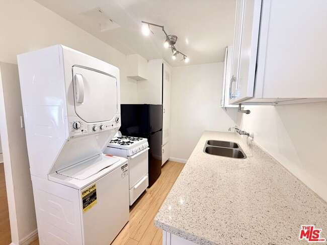 Photo - 630 Westbourne Dr Unit B