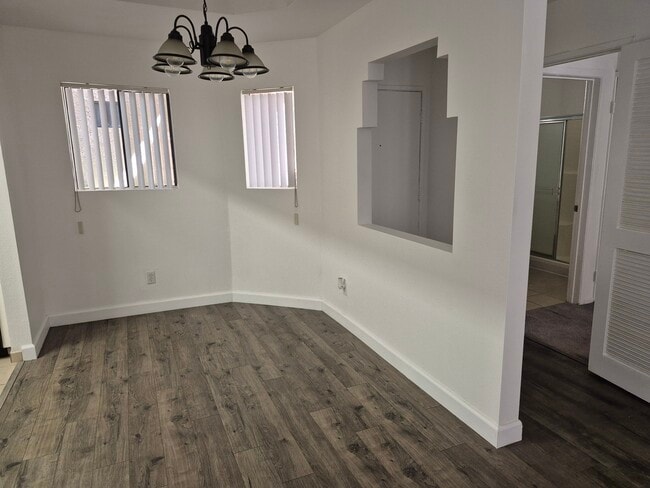 Photo - Dicken's Court Apartments