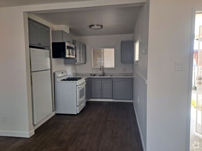 Building Photo - HALF OFF 1st MONTH!  2bedroom Duplex with ... Unit 822 Rental