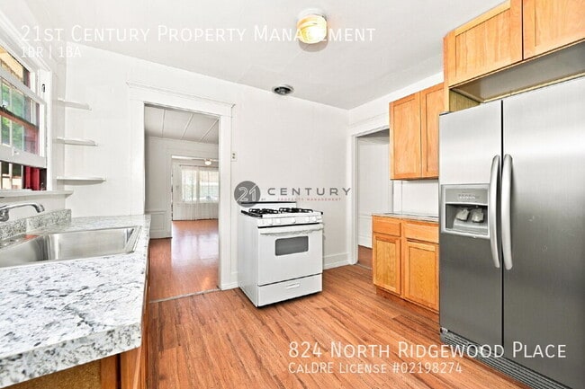 Photo - 824 N Ridgewood Pl