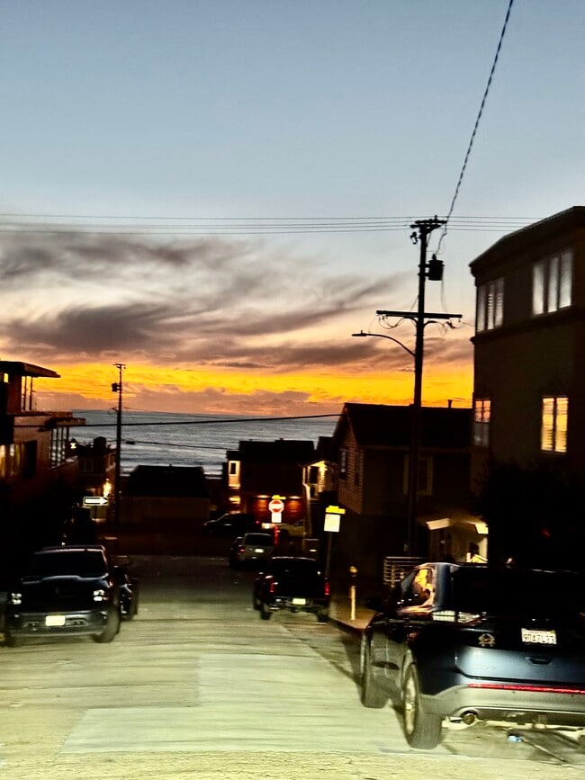 Building Photo - 127 31st St