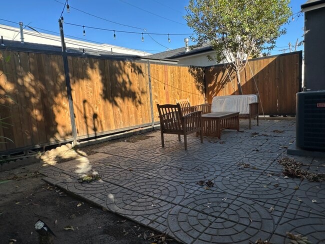 Photo - 8525 Hargis St