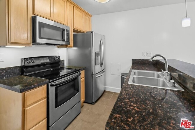 Photo - 10982 Roebling Ave