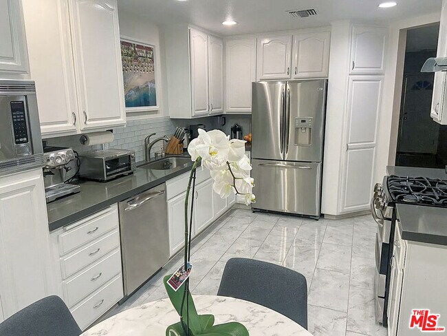 Photo - 5200 White Oak Ave Unit 36