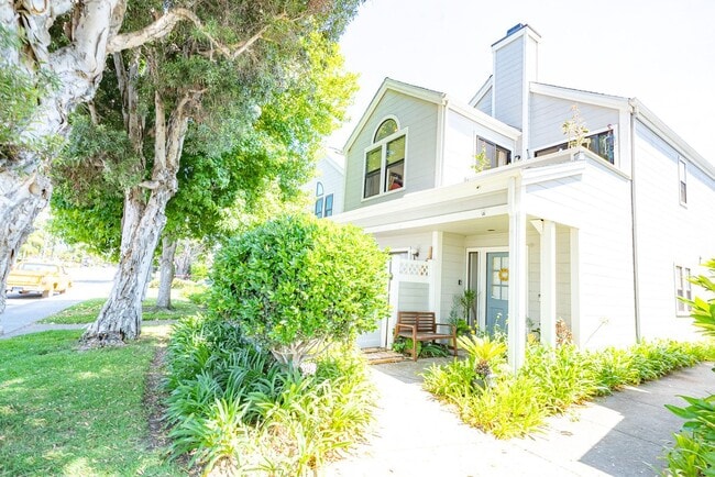 Building Photo - 4527 Carpinteria Ave Rental