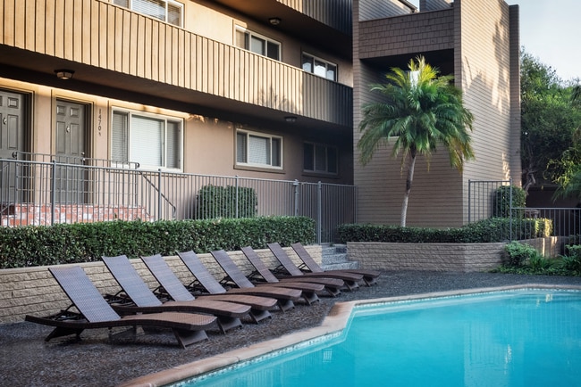 Photo - Elan Baylofts