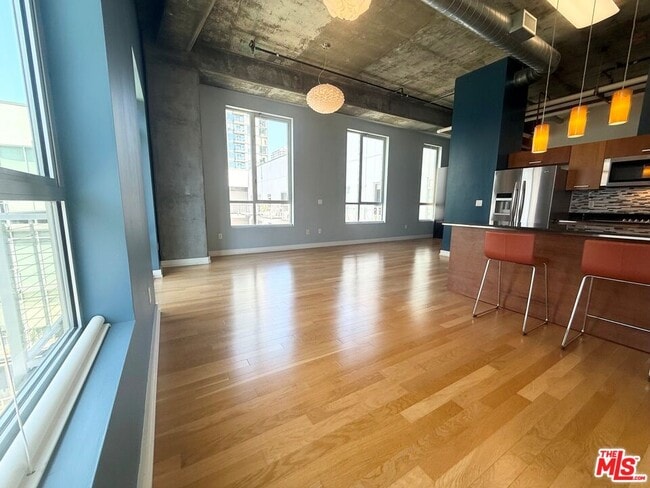 Photo - 645 W 9th St Unit 731
