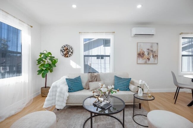 Photo - 2267 Las Flores Dr