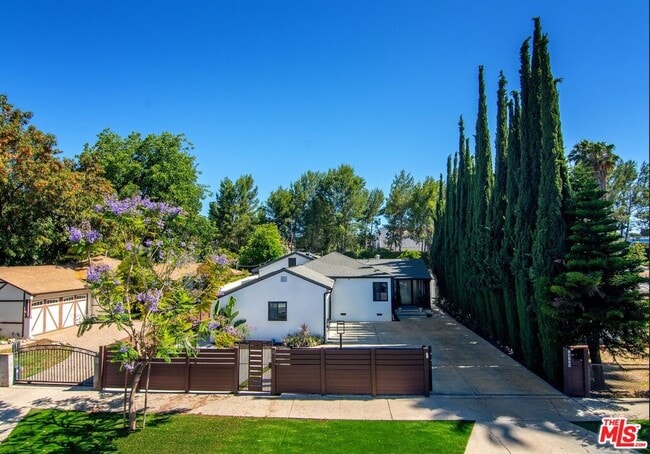 Photo - 18328 Bessemer St