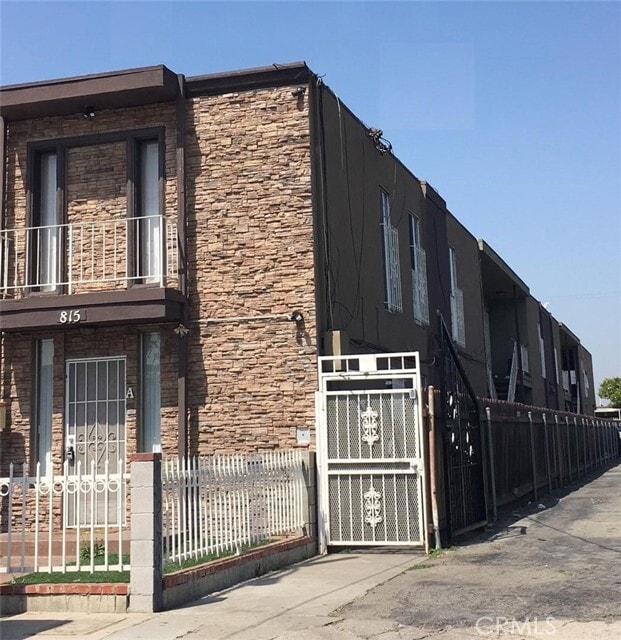 Building Photo - 815 N Rose Ave Unit J