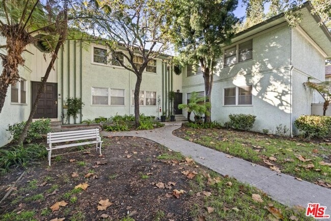Building Photo - 5825 Bowcroft St Unit 1