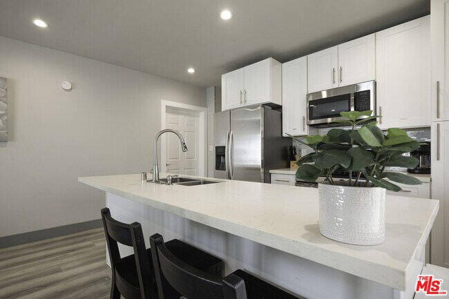 Photo - 1559 1/2 S Harvard Blvd