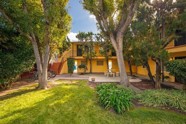 Building Photo - *OPEN HOUSE: 8/16 1:30-2:30PM* Pacific Bea... Unit 01