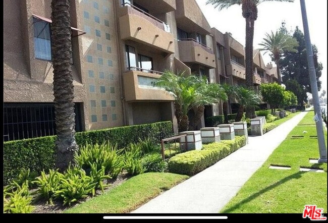 Building Photo - 19009 Sherman Way Unit 22 Rental