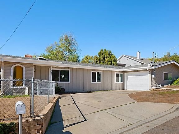 Photo - 8422 Wenatchee Ave