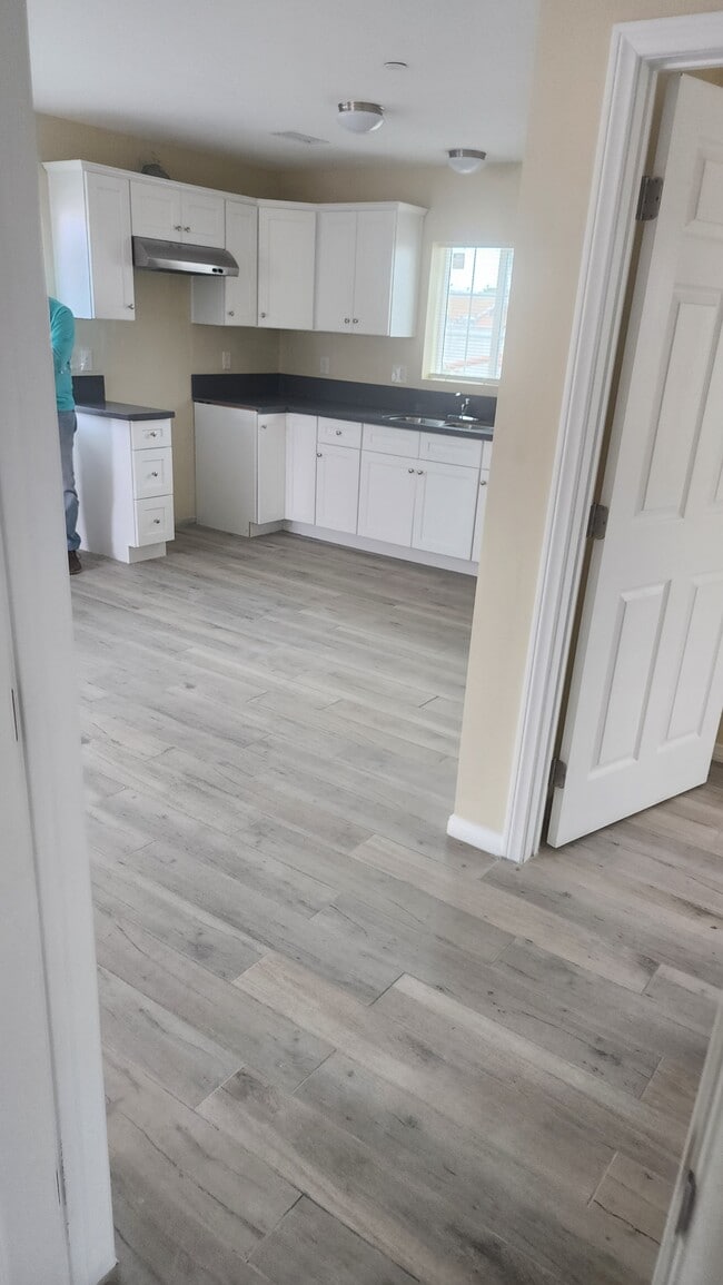 Photo - 1043 W 107th St Unit 107th