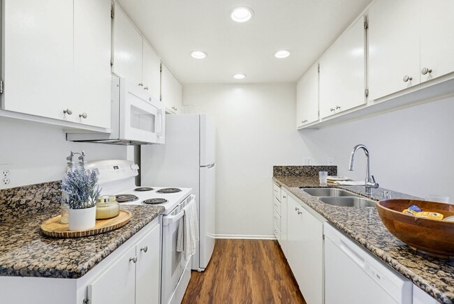 Photo - Sandpiper Apartments