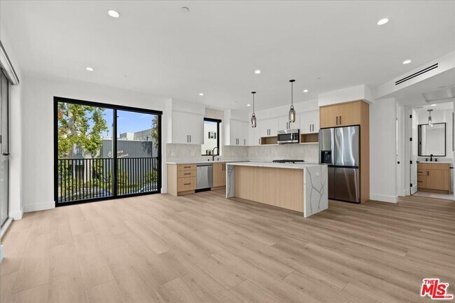 Photo - 4825 Satsuma Ave Unit 2