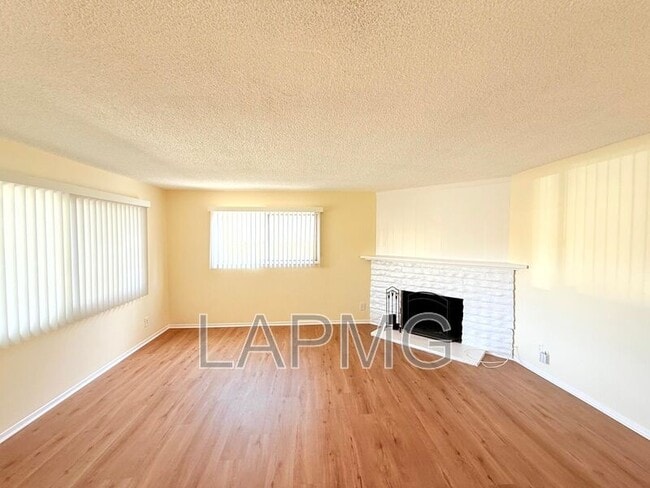 Photo - 24006 Archwood St