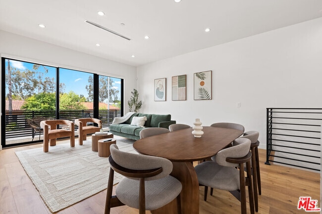 Building Photo - 5118 Laurel Canyon Blvd Rental