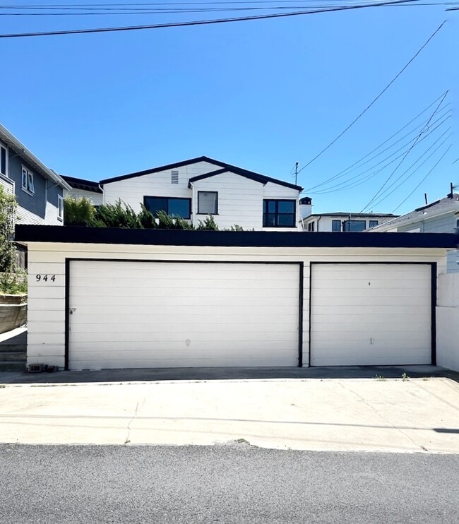 Building Photo - 944 15th St