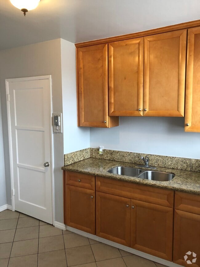 Downstairs Unit - 1934 W 35th St Rental