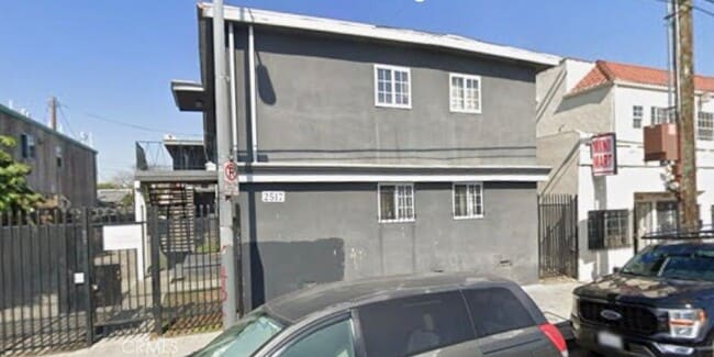 Building Photo - 2517 W 54th St Unit 2517 Rental