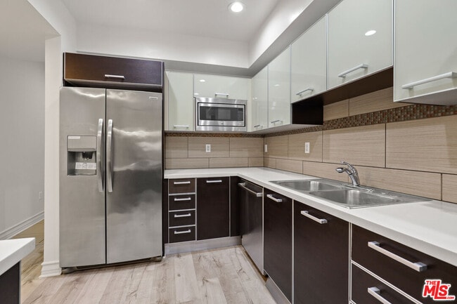 Photo - 107 Sweetzer Ave Unit 201