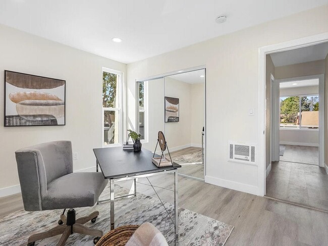 Building Photo - 1000 W MacArthur Blvd Unit 106