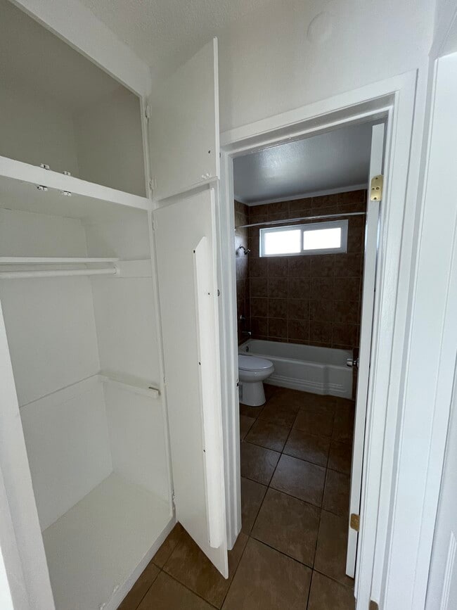 One bedroom hallway & bathroom - 1513 S Arlington Ave