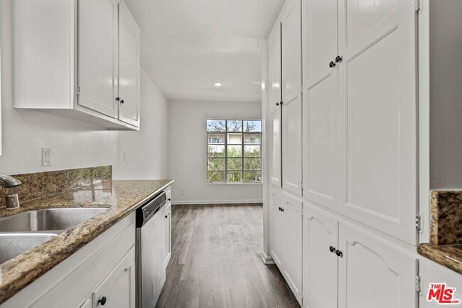 Photo - 11930 Mayfield Ave Unit 7