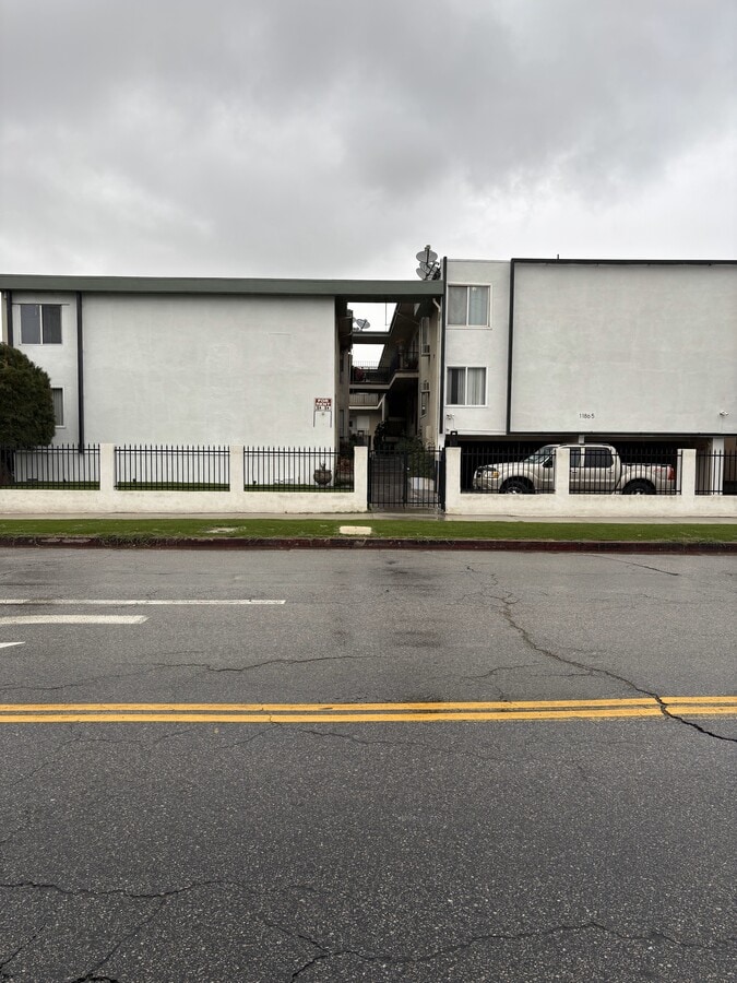 Photo - 11865 W Magnolia Blvd Apartment Unit 13