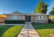 Photo - 19210 Sylvan St House