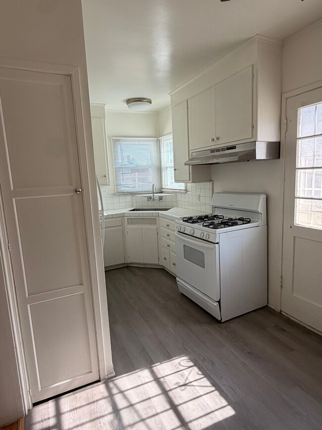 Photo - 11675 Magnolia Blvd Unit 2