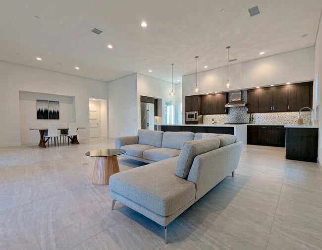 Building Photo - 3402 Ambassador Dr