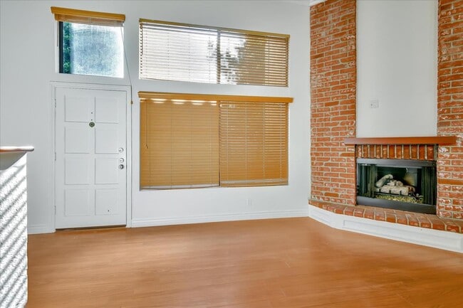 Photo - 20224 Sherman Way