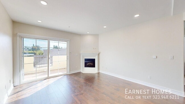Photo - 14242 Burbank Blvd Unit 104