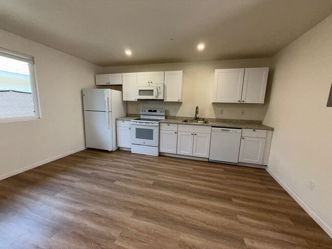 Photo - 912 D St Unit D Street #B