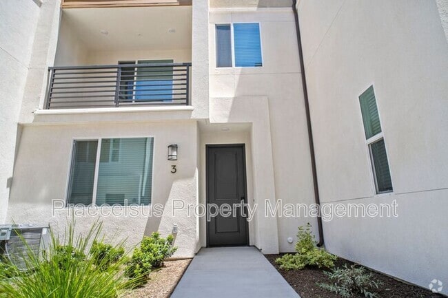 Building Photo - 824 Makani St Rental