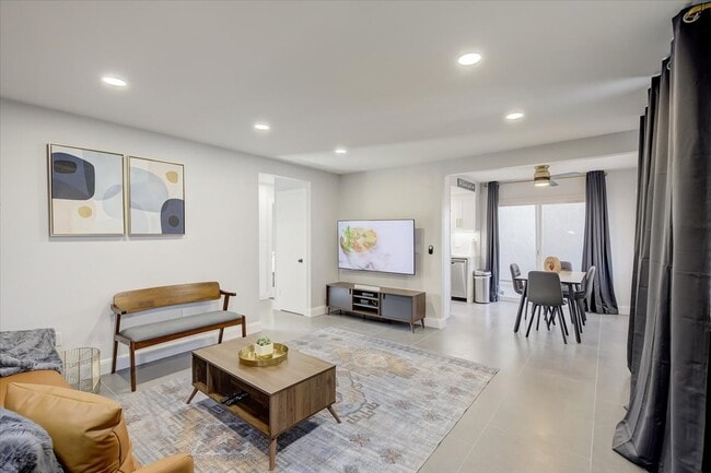 Photo - 16562 Regina Cir