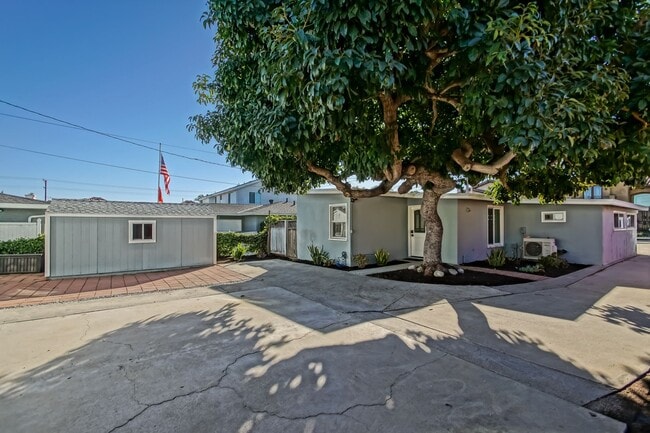 Photo - 2015 Robinson St Unit 2015