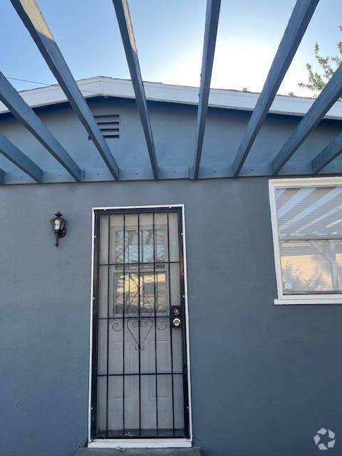 Building Photo - 1414 W Ivesbrook St Rental